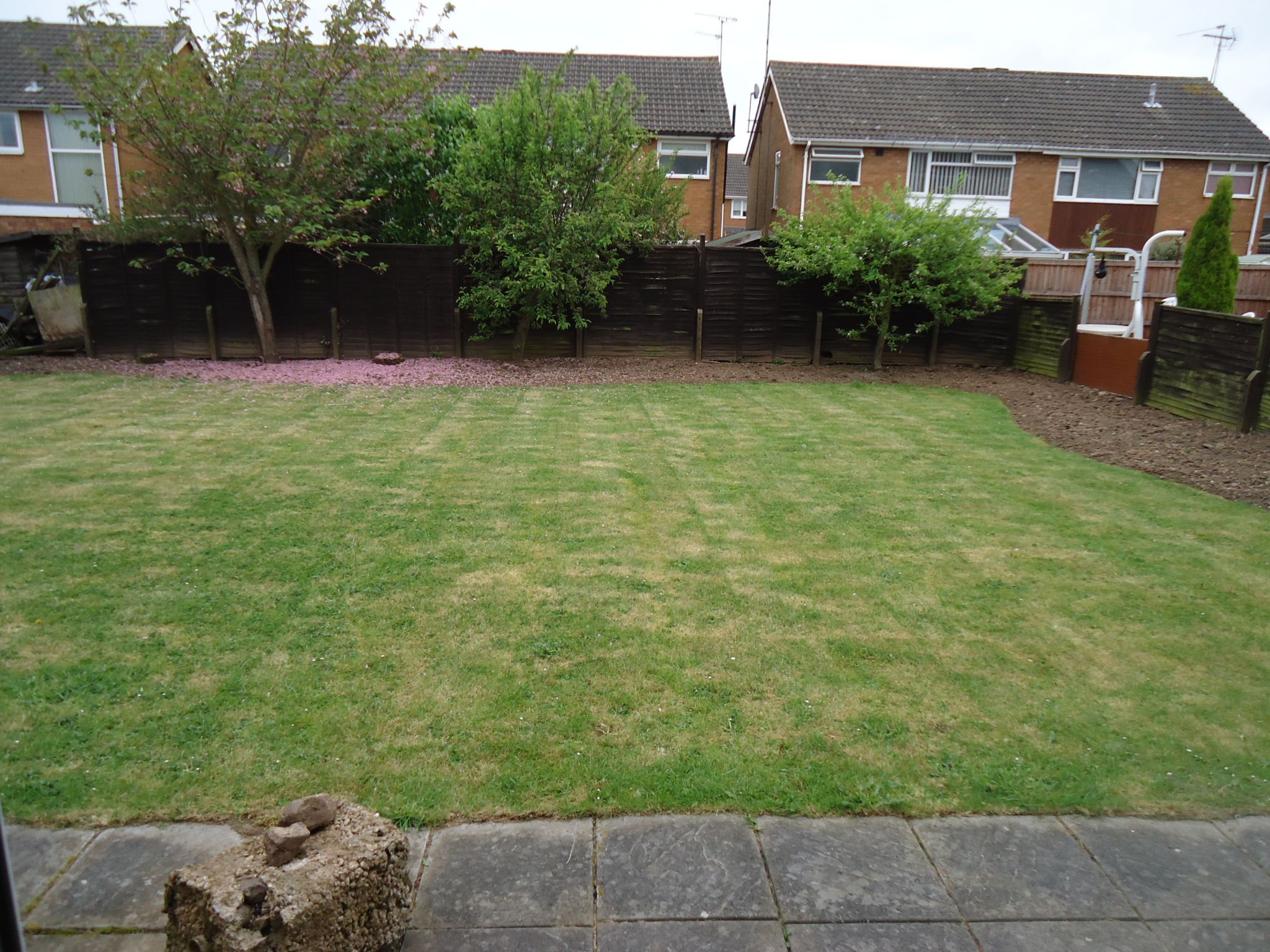 3 bedroom semi-detached house Let Agreed in Bedworth - Garden.