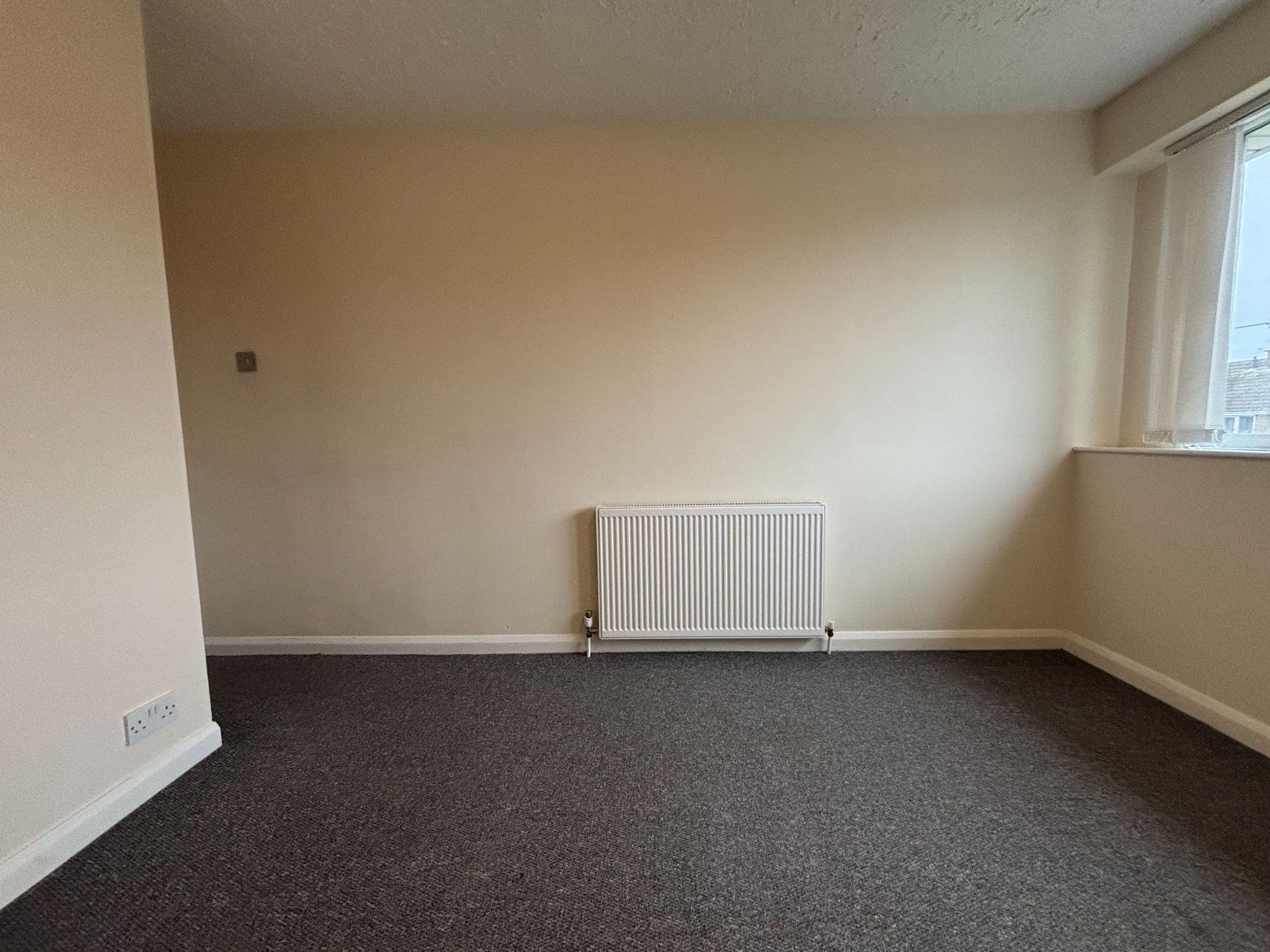 3 bedroom semi-detached house Let Agreed in Bedworth - Bed 1,2.