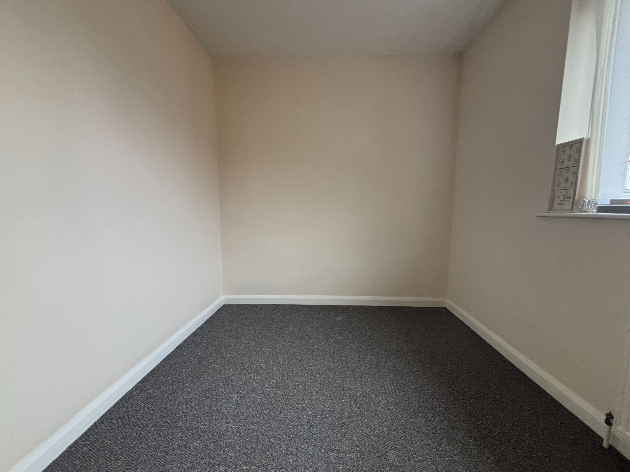 3 bedroom semi-detached house Let Agreed in Bedworth - Bed 3.