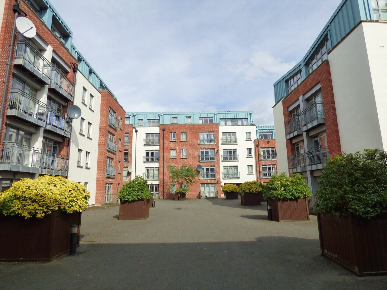 2 bedroom apartment flat/apartment Let in Coventry - Photograph 1.