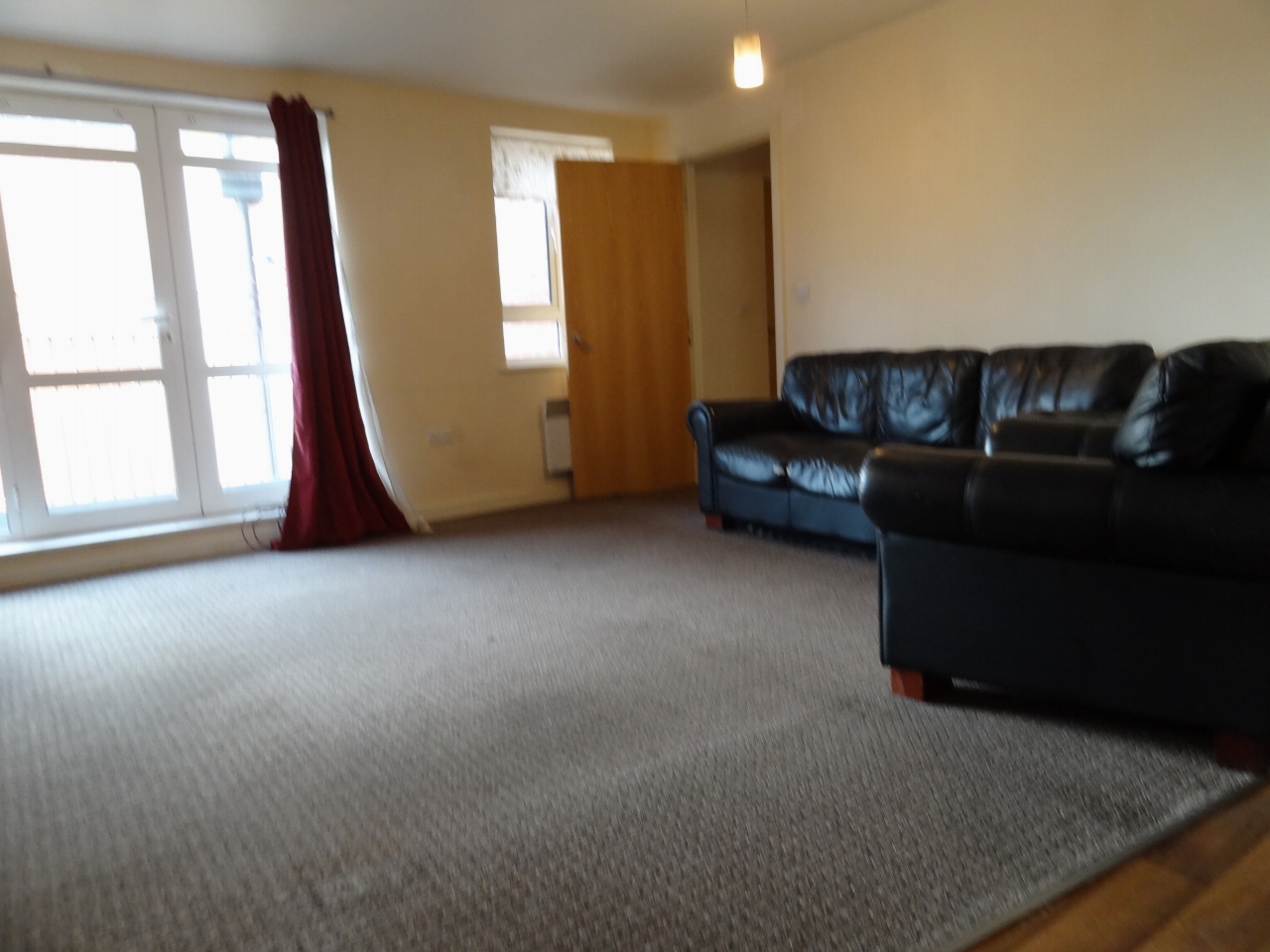 2 bedroom apartment flat/apartment Let in Coventry - Photograph 3.