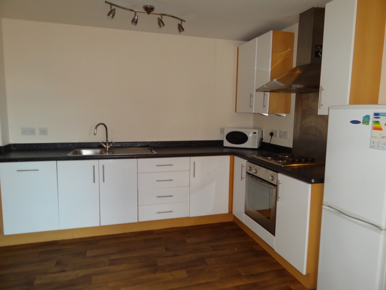 2 bedroom apartment flat/apartment Let in Coventry - Photograph 4.