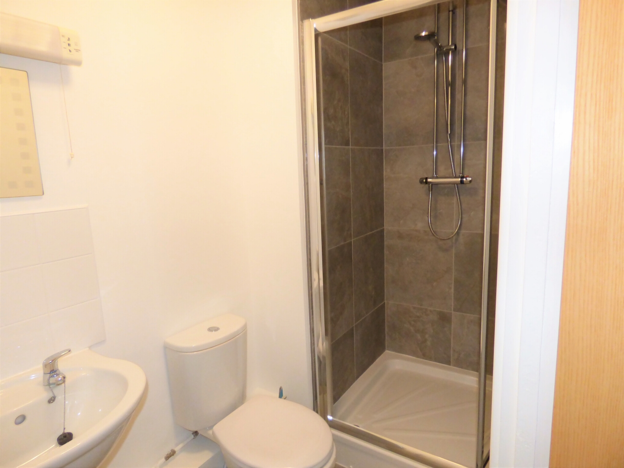 2 bedroom apartment flat/apartment Let in Coventry - Photograph 4.
