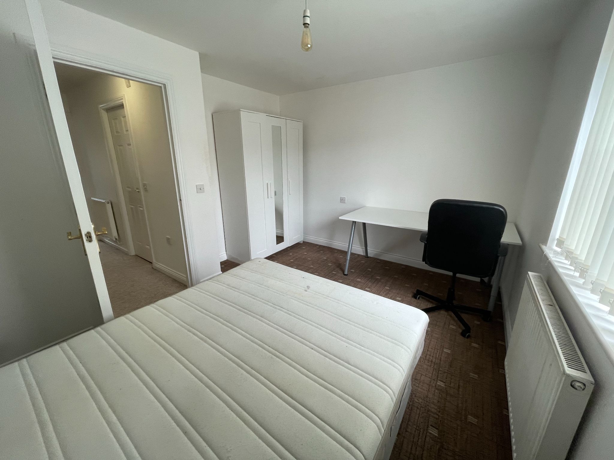 3 bedroom mid terraced house Let in Coventry - Photograph 9.
