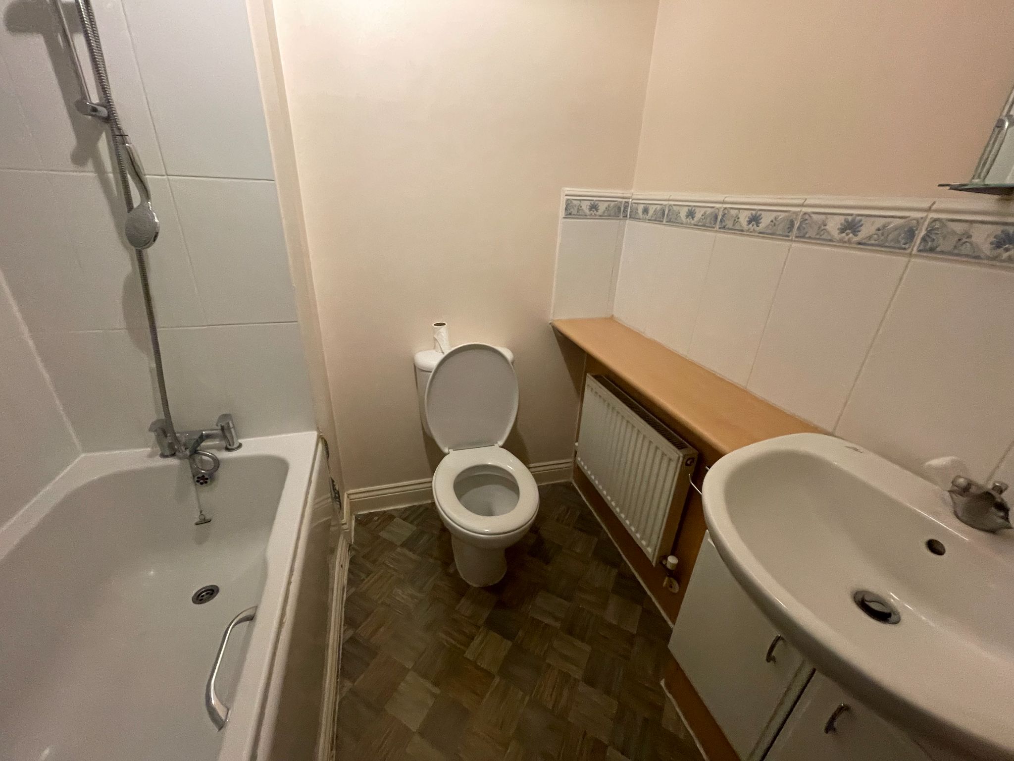 3 bedroom mid terraced house Let in Coventry - Photograph 8.