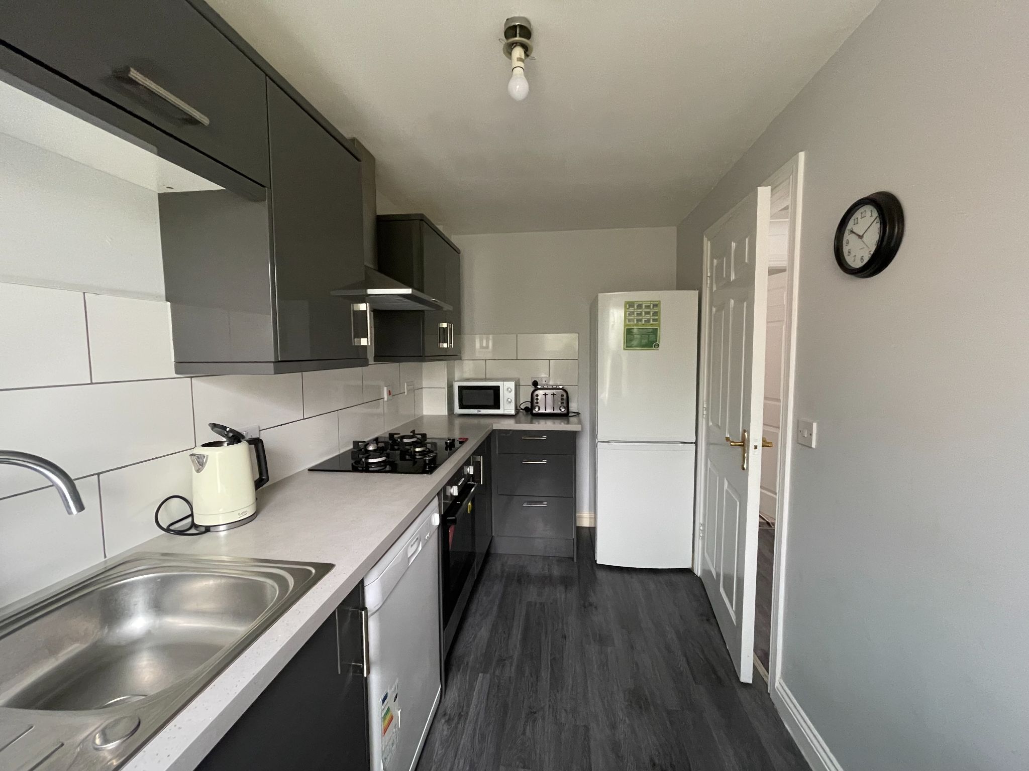 3 bedroom mid terraced house Let in Coventry - Photograph 5.