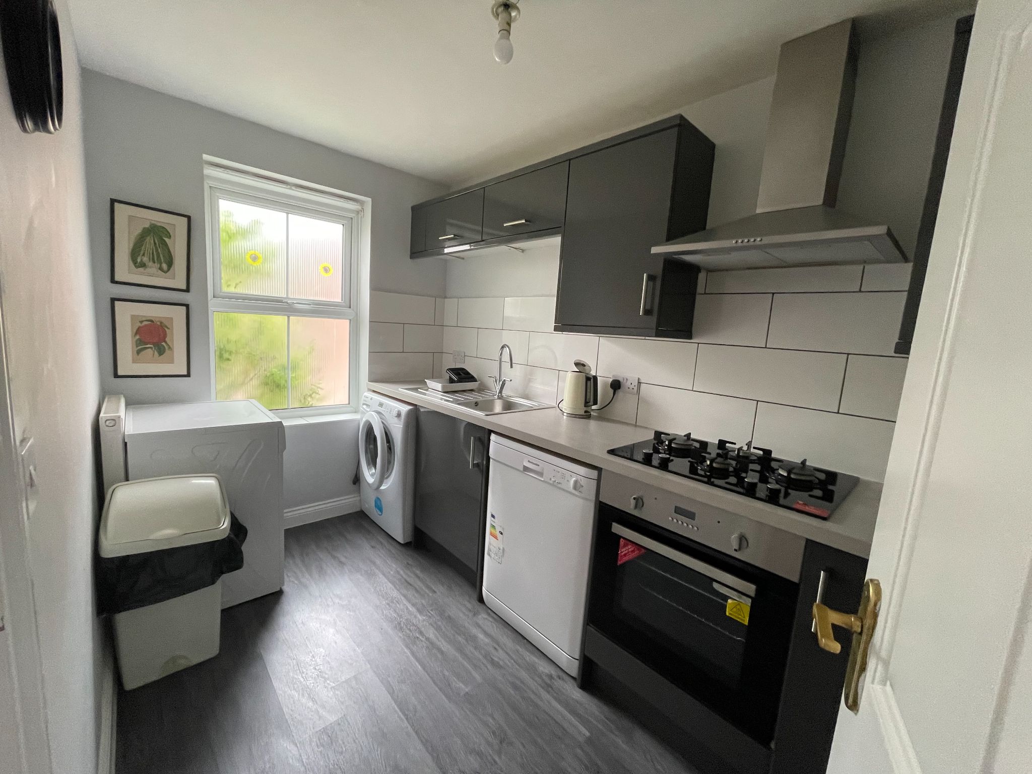 3 bedroom mid terraced house Let in Coventry - Photograph 4.