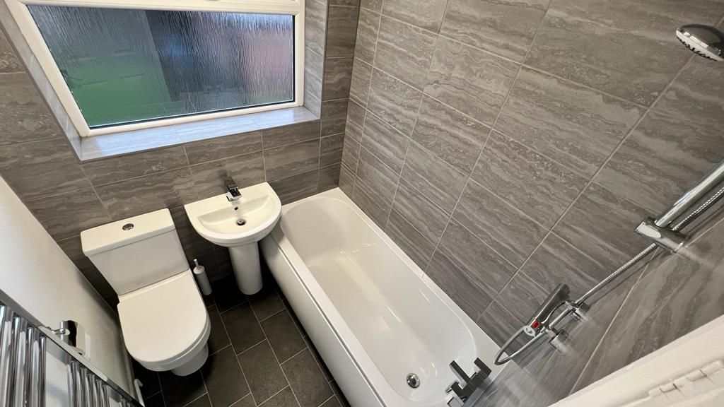 2 bedroom end terraced house Let in Coventry - Photograph 13.
