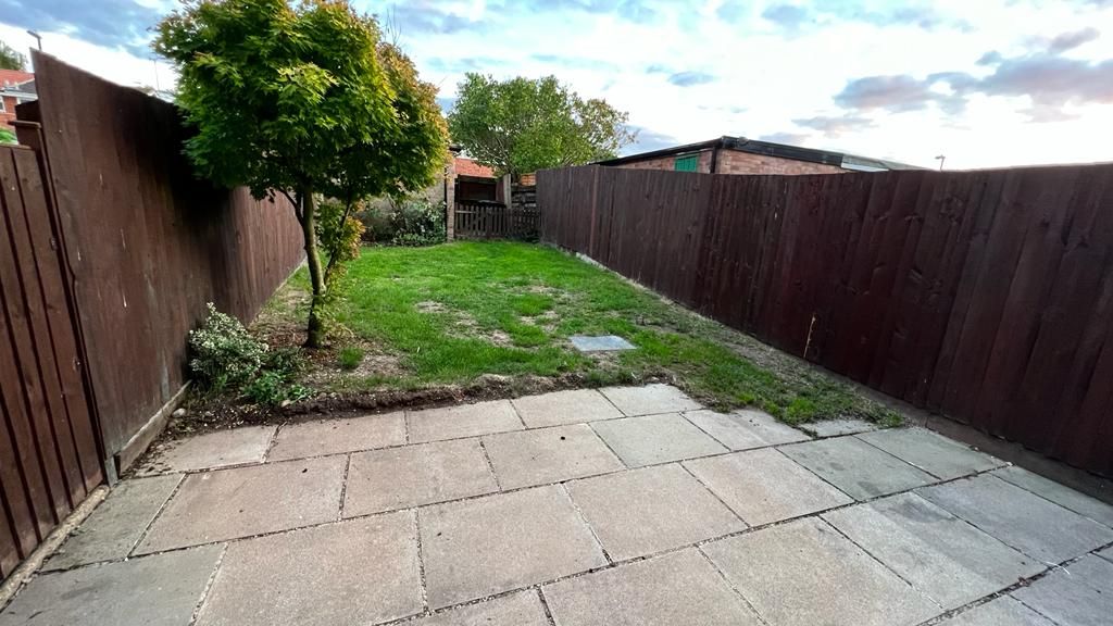 2 bedroom end terraced house Let in Coventry - Photograph 9.