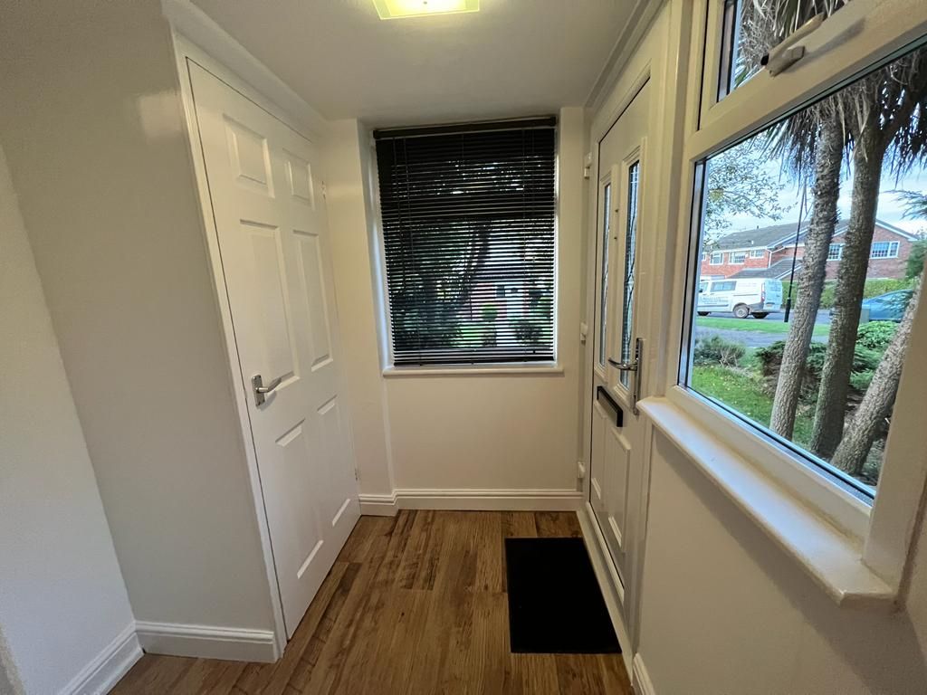 2 bedroom end terraced house Let in Coventry - Photograph 2.