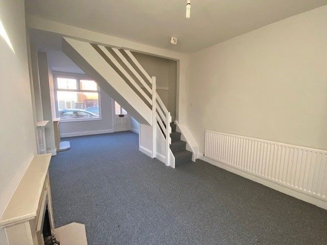 3 bedroom mid terraced house Let in Coventry - Photograph 2.
