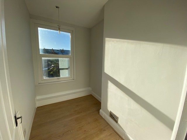 3 bedroom mid terraced house Let in Coventry - Photograph 6.