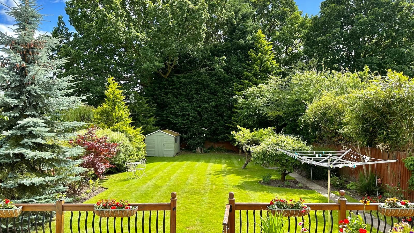 3 bedroom detached bungalow Sold in Coventry - Photograph 3.