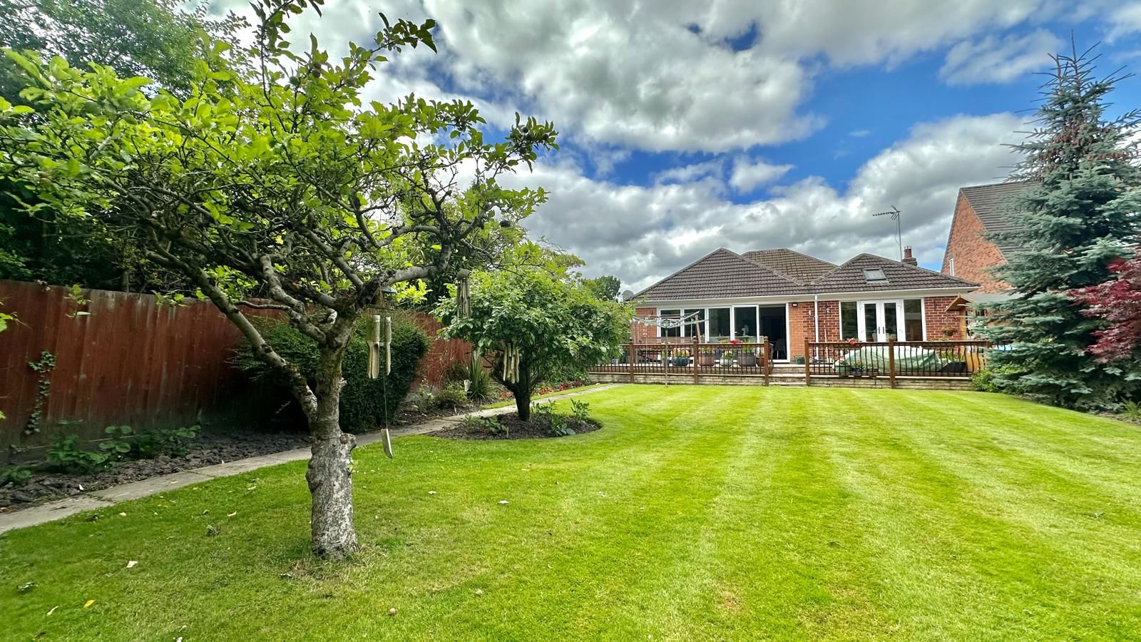 3 bedroom detached bungalow Sold in Coventry - Photograph 20.