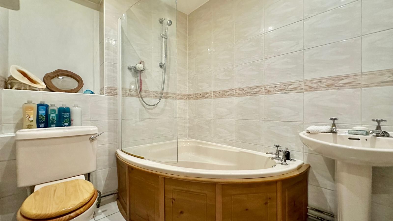 3 bedroom detached bungalow Sold in Coventry - Photograph 19.