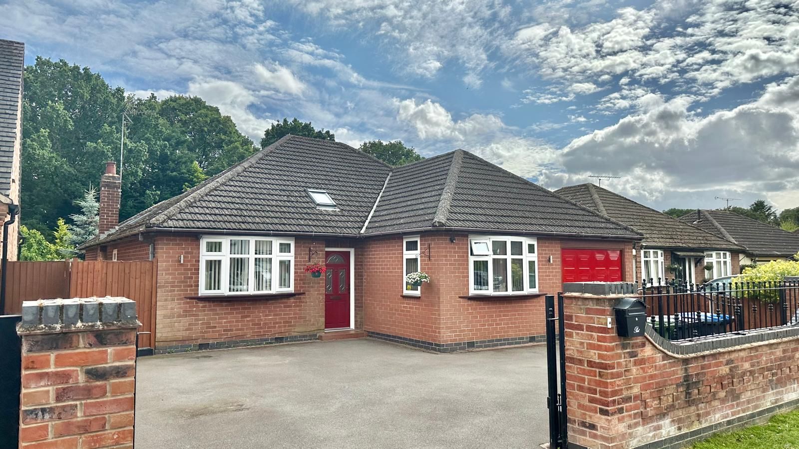 3 bedroom detached bungalow Sold in Coventry - Photograph 1.