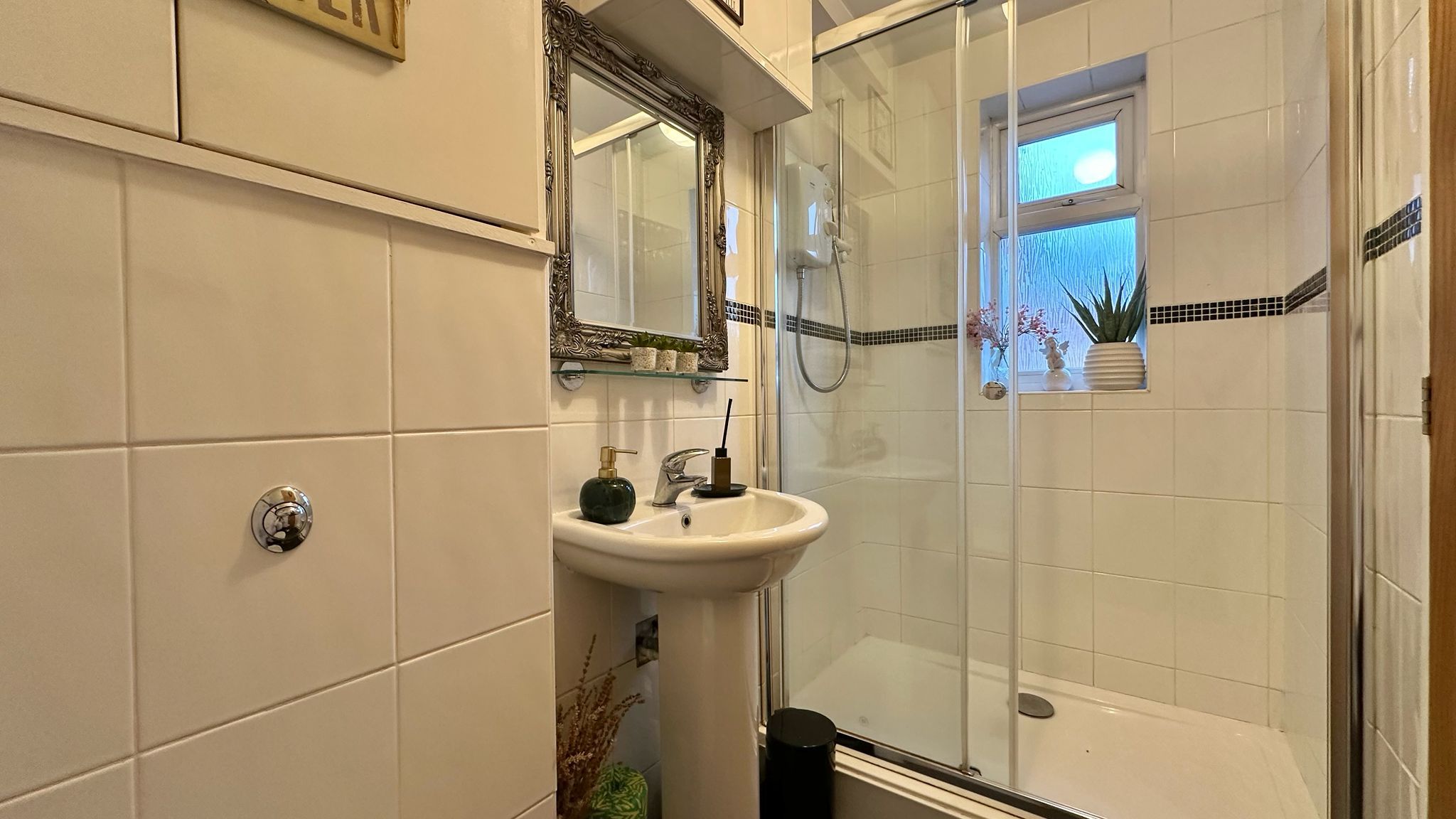 3 bedroom semi-detached house SSTC in Coventry - Photograph 14.