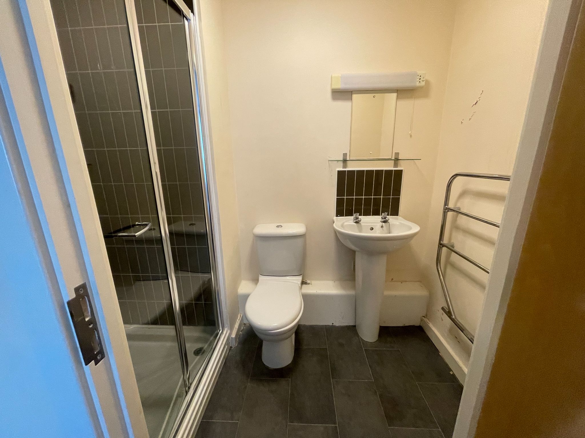 2 bedroom apartment flat/apartment Let in Coventry - Photograph 9.