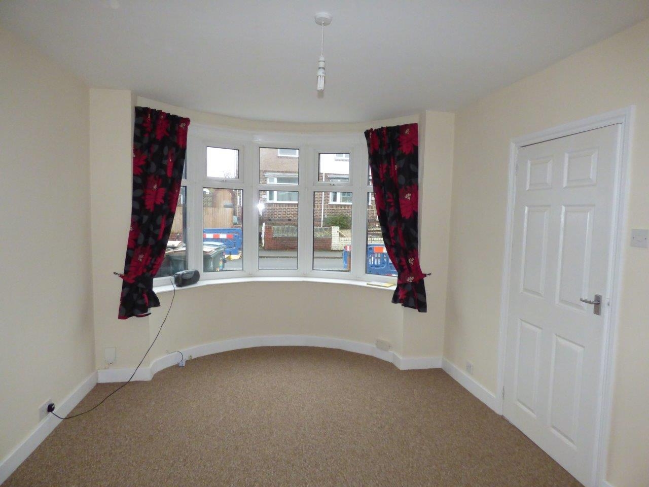 3 bedroom mid terraced house Let in Coventry - Photograph 5.