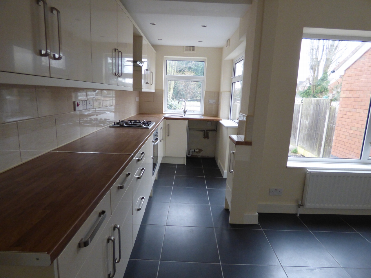3 bedroom mid terraced house Let in Coventry - Photograph 3.