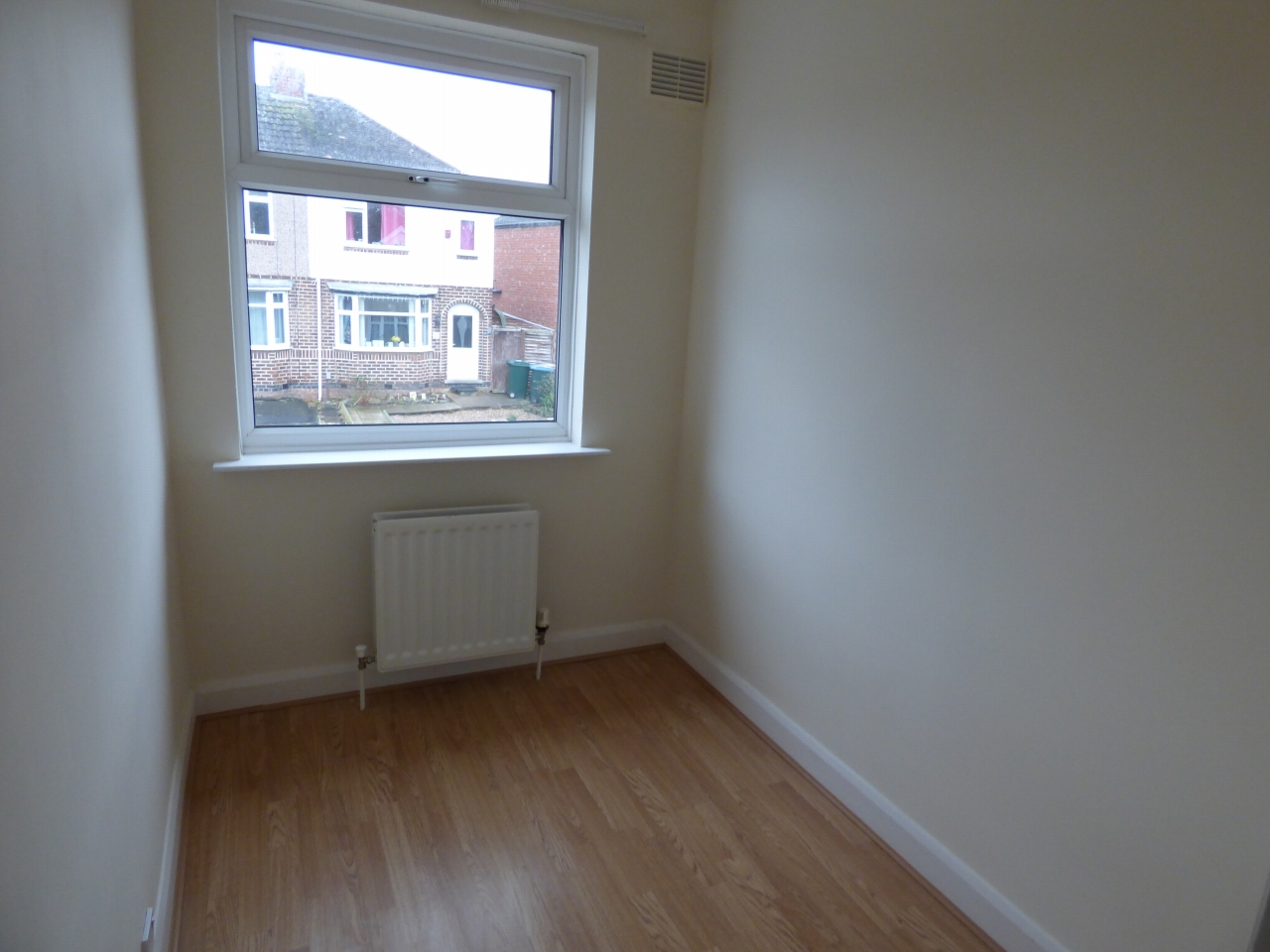3 bedroom mid terraced house Let in Coventry - Photograph 7.