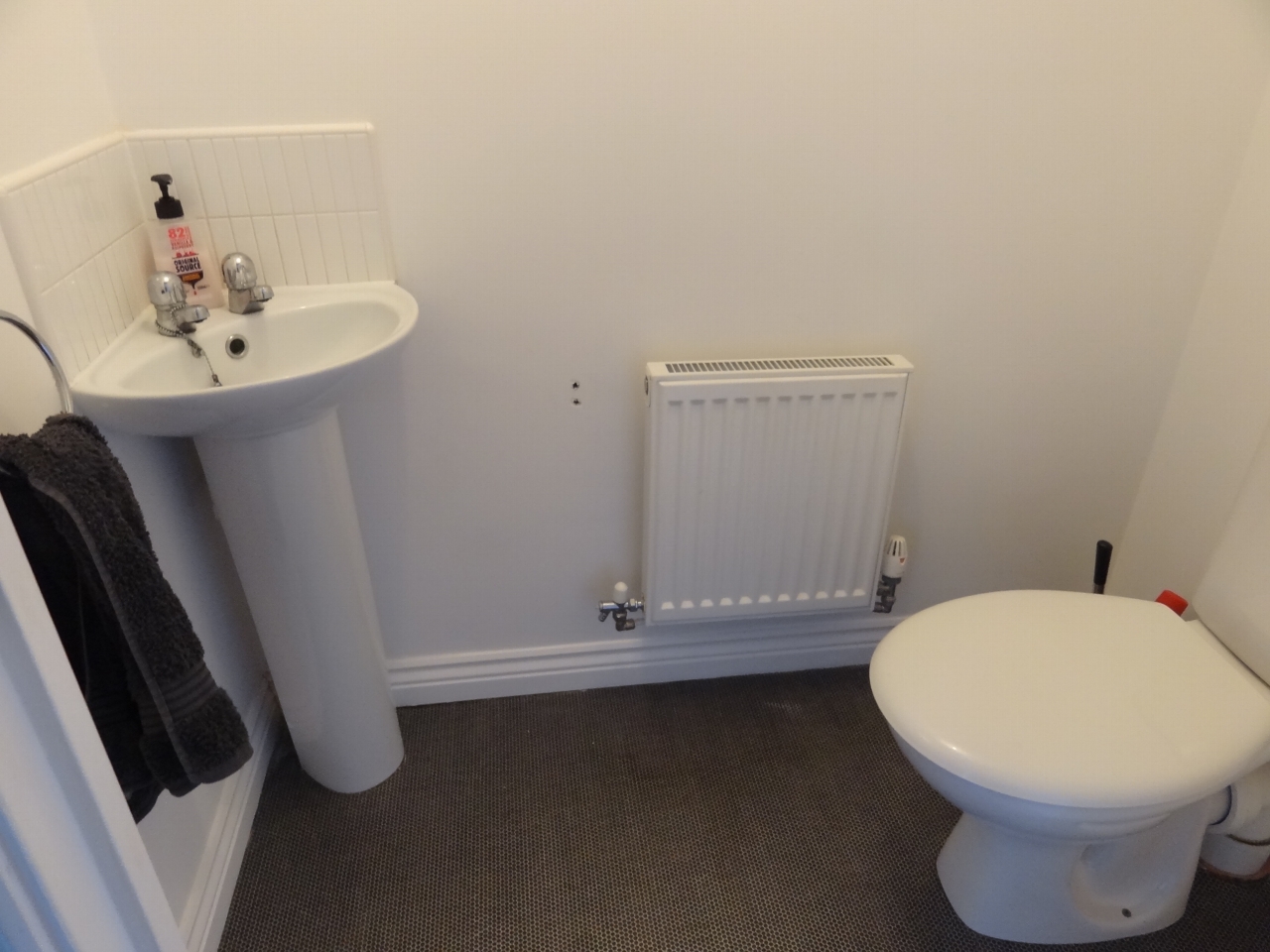 2 bedroom mid terraced house Let in Coventry - Photograph 4.