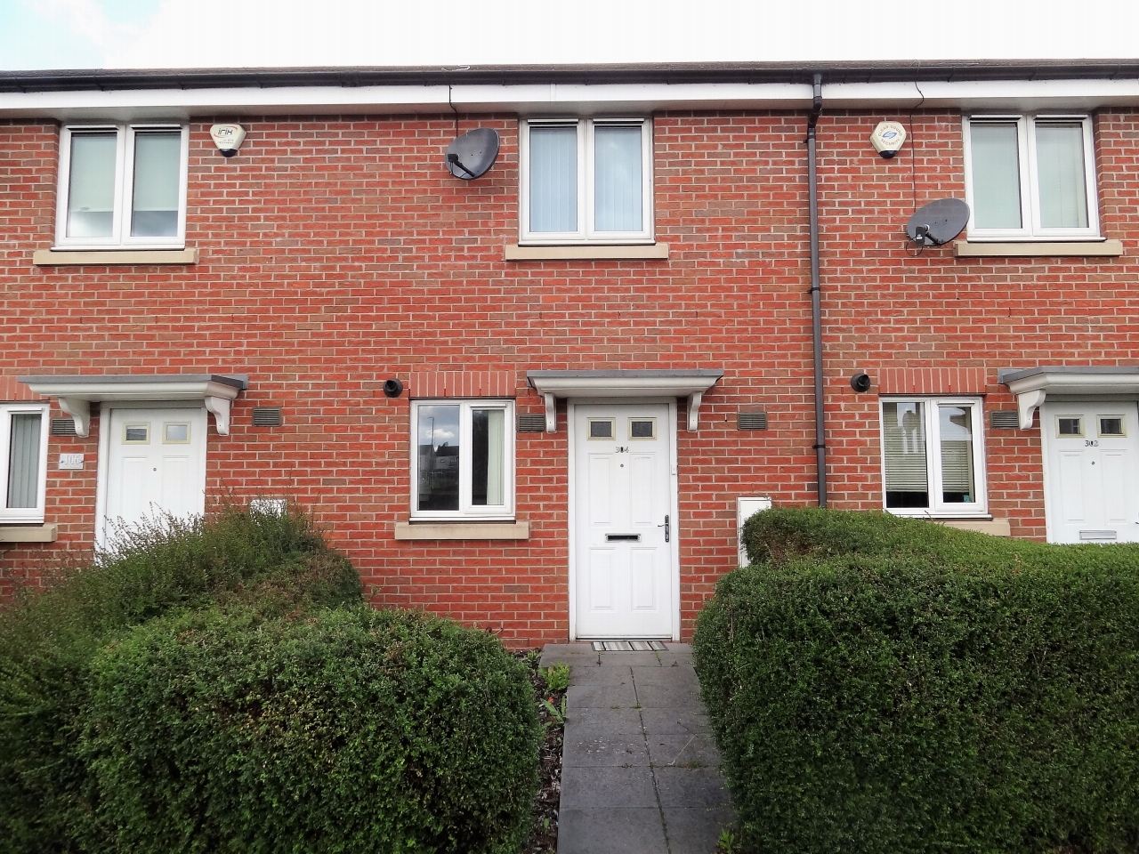 2 bedroom mid terraced house Let in Coventry - Photograph 1.