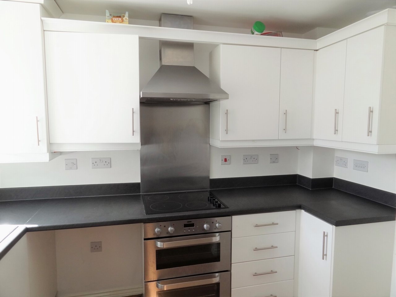 2 bedroom mid terraced house Let in Coventry - Photograph 2.