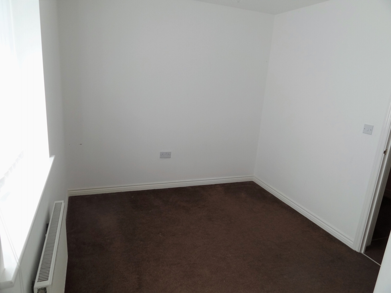 2 bedroom mid terraced house Let in Coventry - Photograph 7.