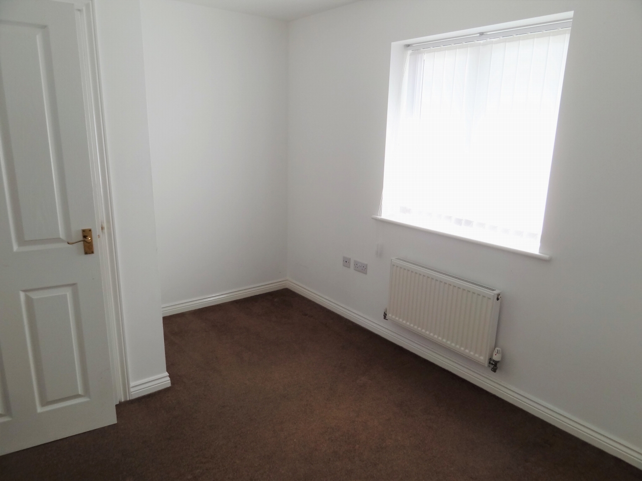 2 bedroom mid terraced house Let in Coventry - Photograph 8.