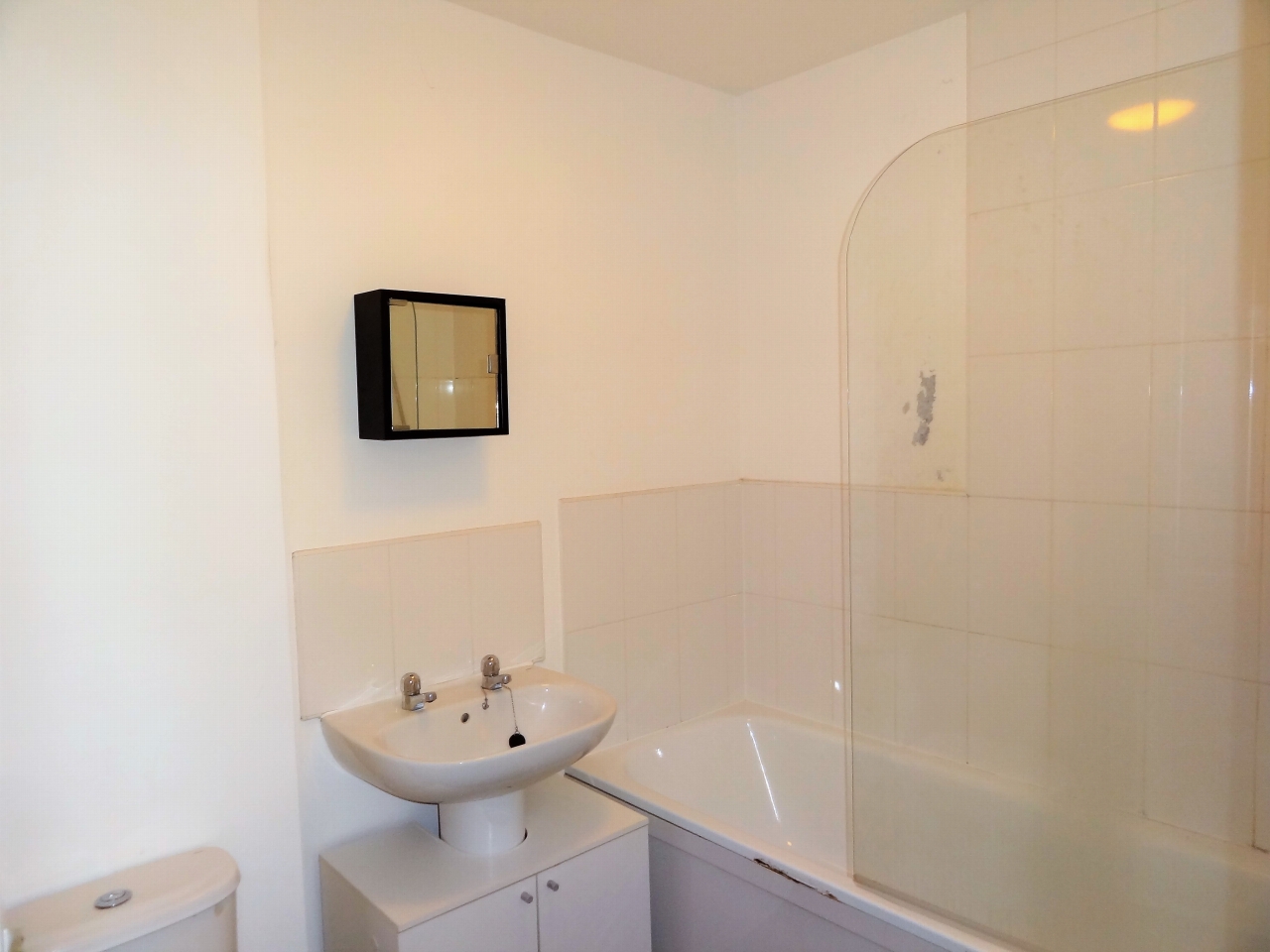 2 bedroom mid terraced house Let in Coventry - Photograph 10.