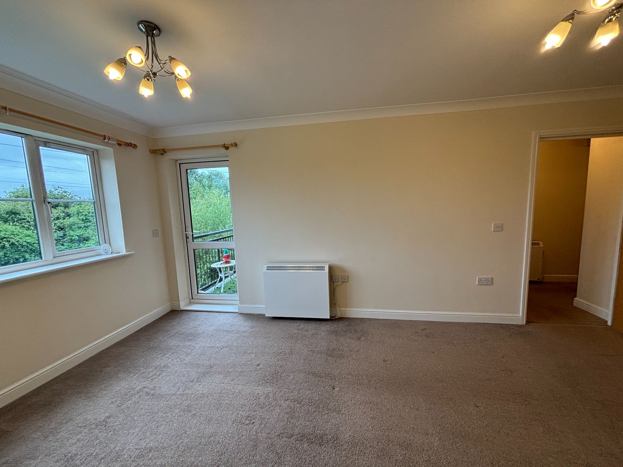 2 bedroom apartment flat/apartment To Let in Coventry - Photograph 3.