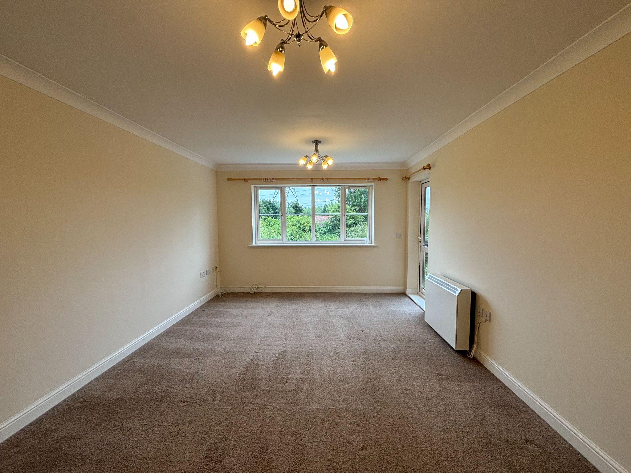 2 bedroom apartment flat/apartment To Let in Coventry - Photograph 2.
