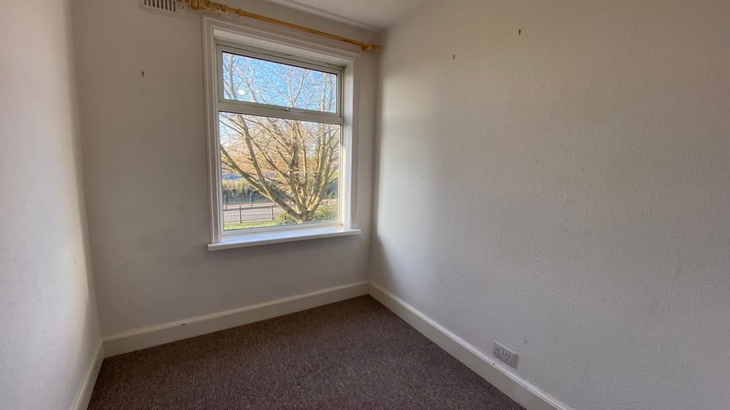 3 bedroom mid terraced house Let in Coventry - Photograph 10.