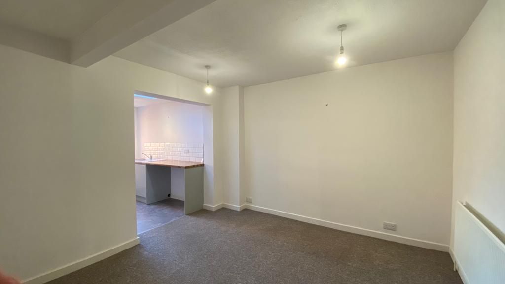 3 bedroom mid terraced house Let in Coventry - Photograph 6.