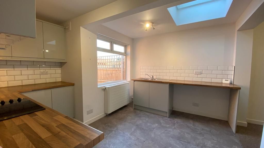 3 bedroom mid terraced house Let in Coventry - Photograph 3.