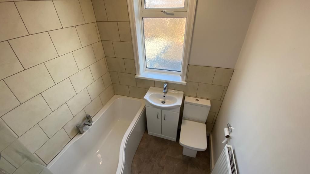 3 bedroom mid terraced house Let in Coventry - Photograph 9.
