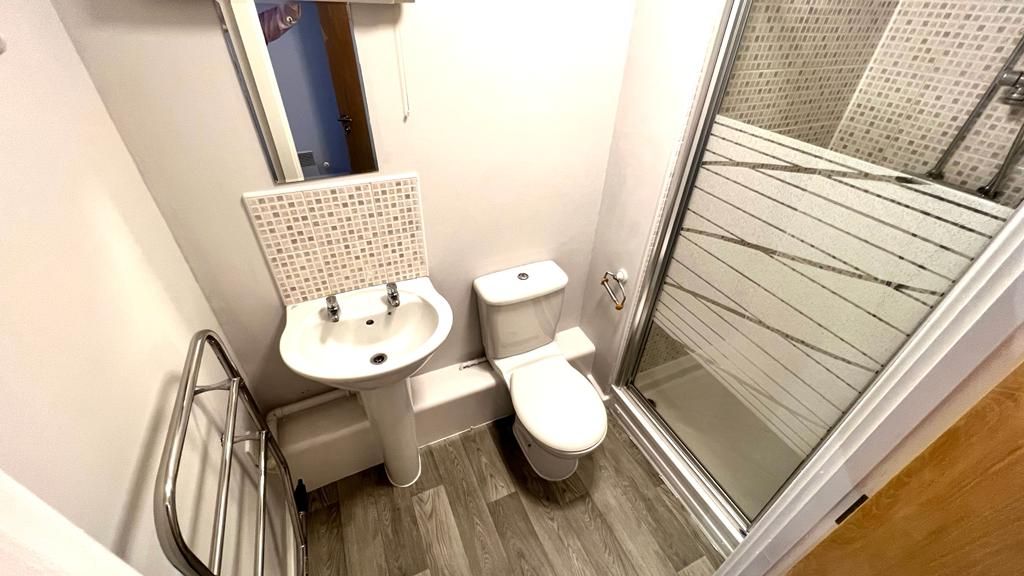 2 bedroom apartment flat/apartment For Sale in Coventry - Photograph 8.