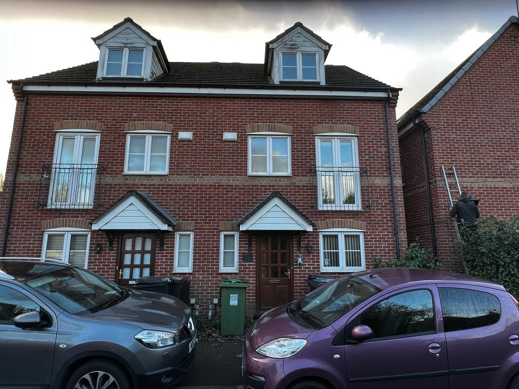 3 bedroom mid terraced house Let in Coventry - Photograph 1.