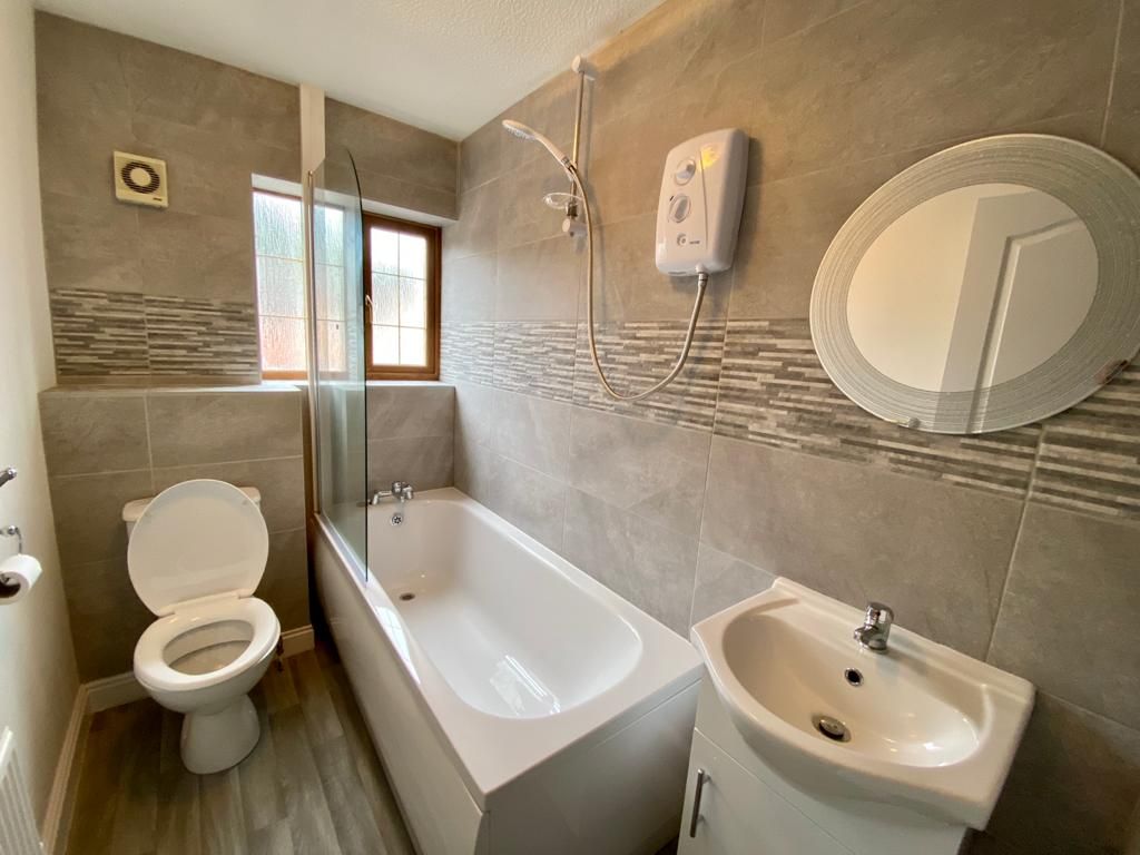 2 bedroom mid terraced house Let in Coventry - Photograph 6.
