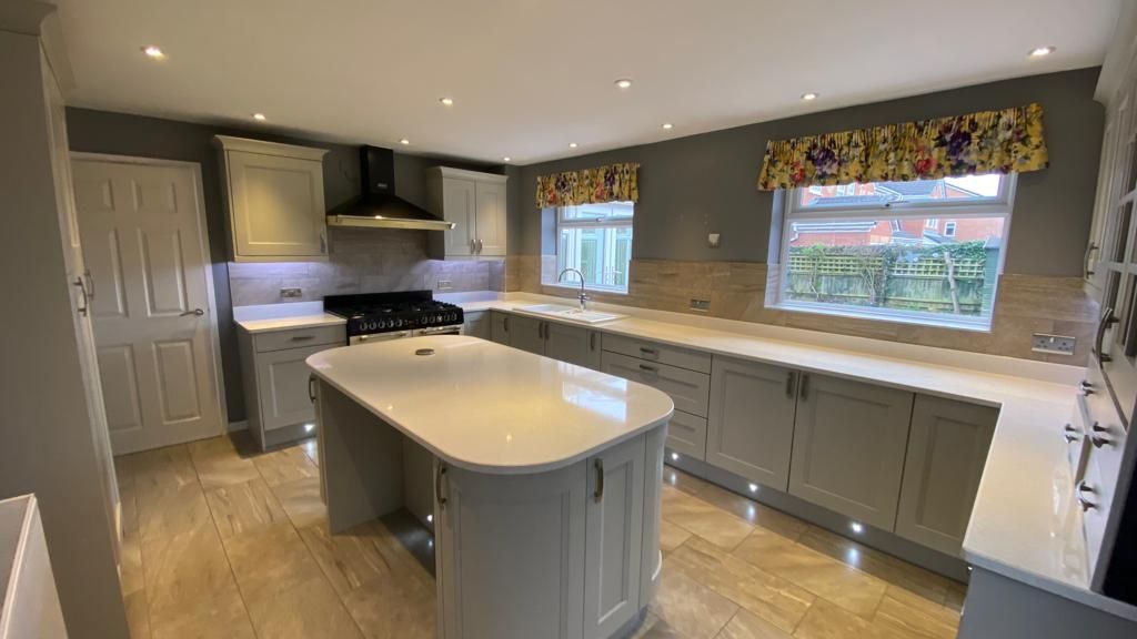 4 bedroom detached house Let in Coventry - Photograph 5.