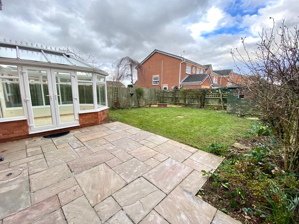 4 bedroom detached house Let in Coventry - Photograph 14.