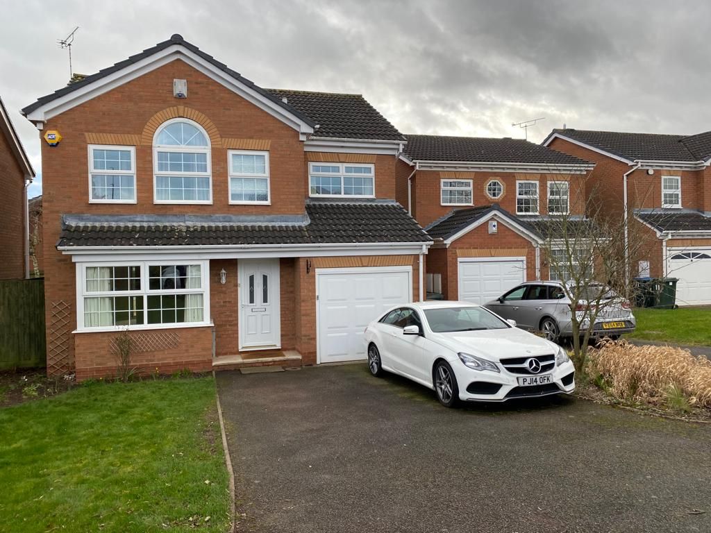 4 bedroom detached house Let in Coventry - Photograph 1.
