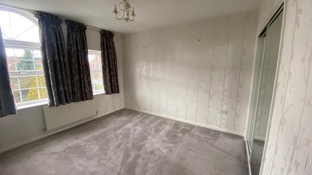4 bedroom detached house Let in Coventry - Photograph 12.