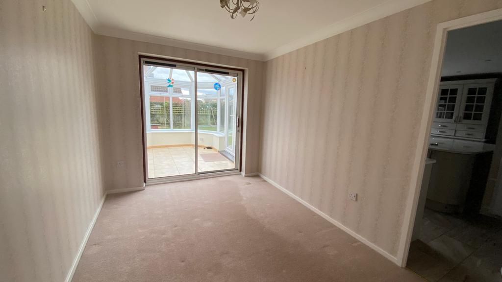 4 bedroom detached house Let in Coventry - Photograph 6.