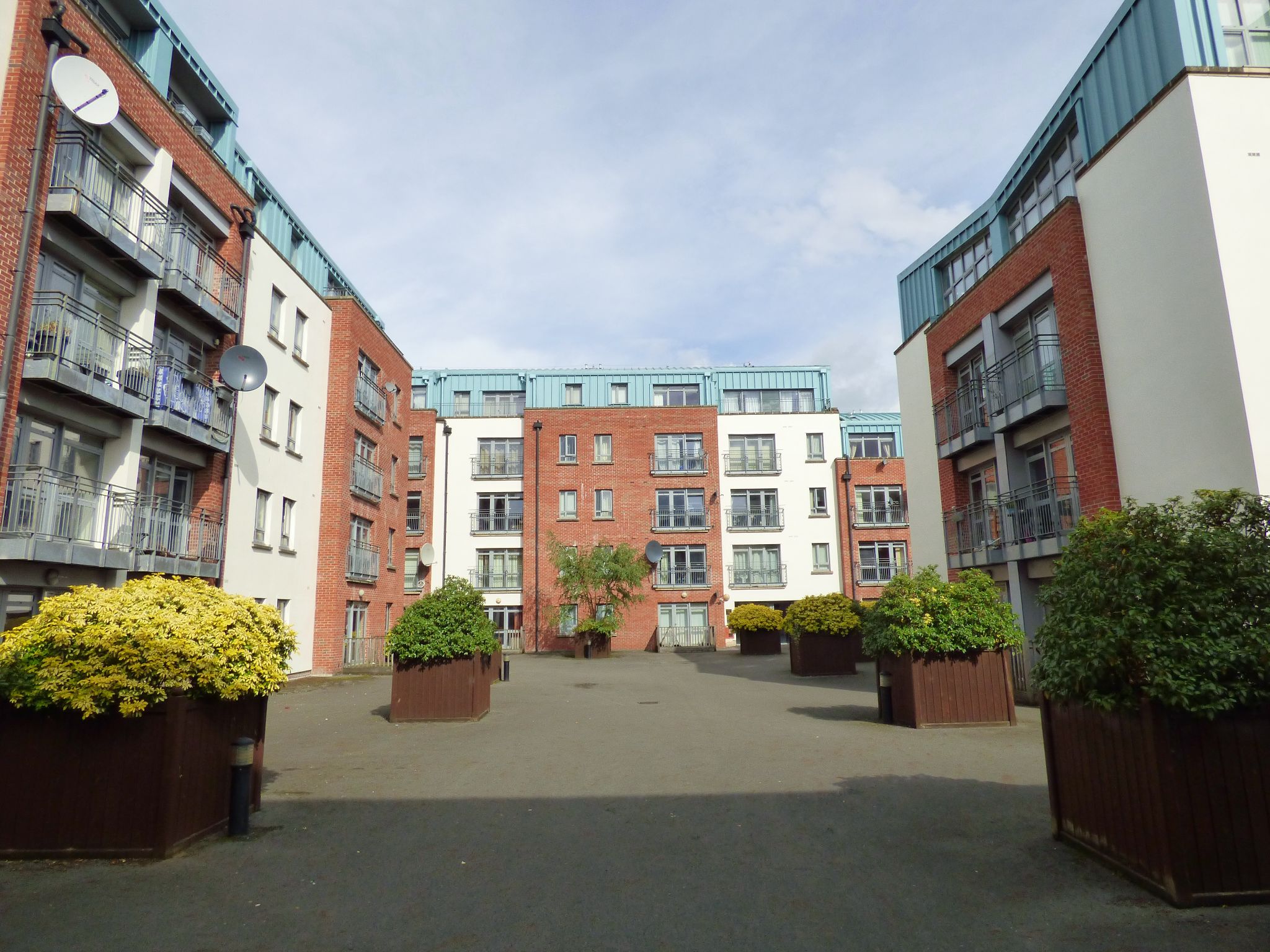 2 bedroom apartment flat/apartment Let in Coventry - Photograph 1.
