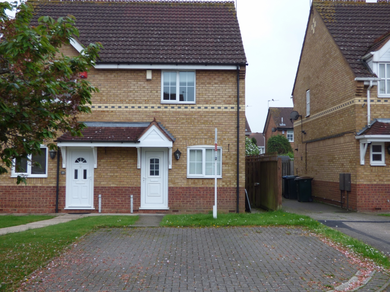 2 bedroom barn conversion house Let in Coventry - Photograph 1.