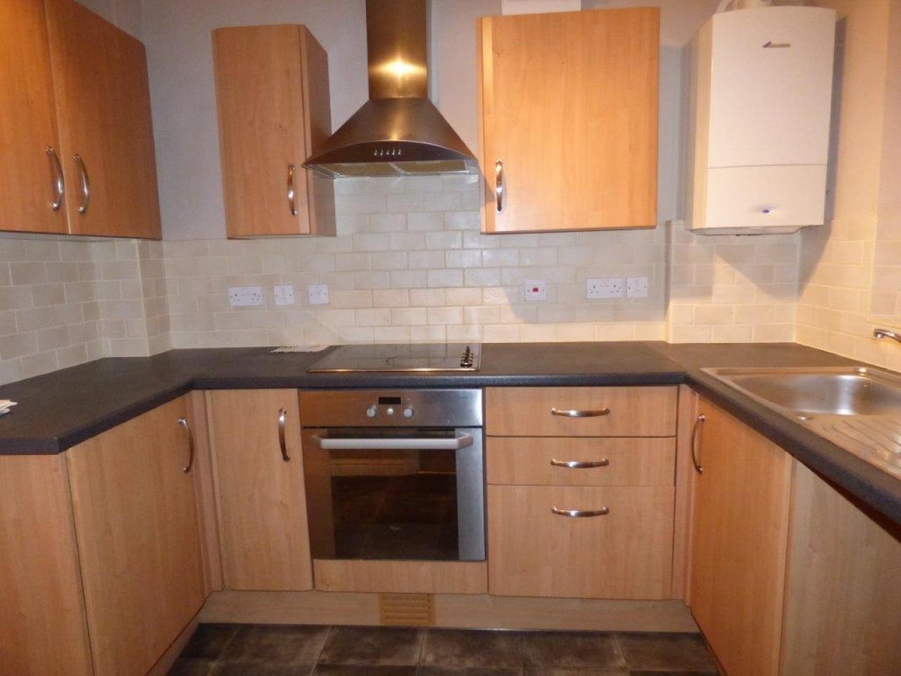 2 bedroom barn conversion house Let in Coventry - Photograph 3.