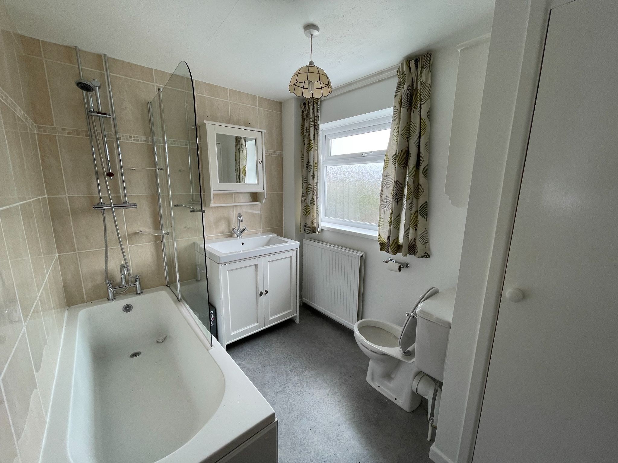3 bedroom mid terraced house Let in Coventry - Photograph 4.