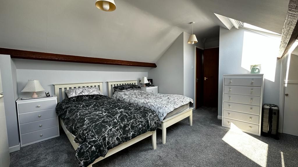 3 bedroom semi-detached bungalow Sold in Coventry - Master Bedroom.